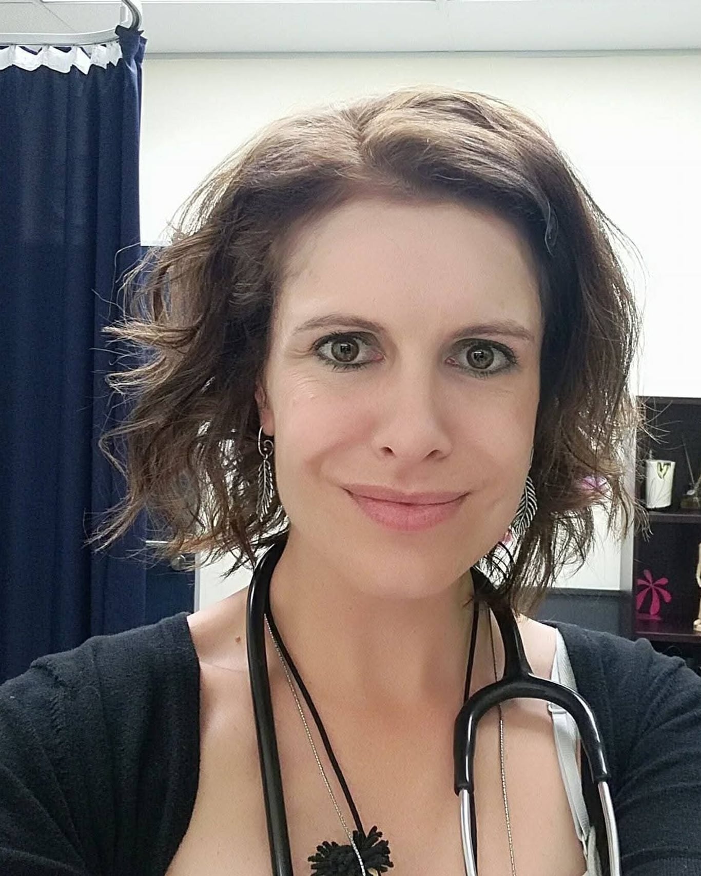 Dr Vicky Lottering consulting at Pretoria Health